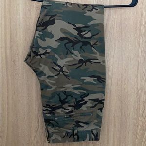 Men’s Express 30x30 camo chino pants